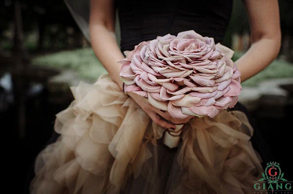 hoa cầm tay cô dâu