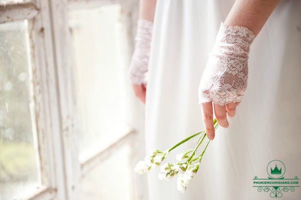 Nên biết cách lựa chọn găng tay sao cho phù hợp với trang phục cưới và ngoại hình của cô dâu